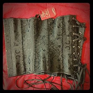 Tres Chic Corset